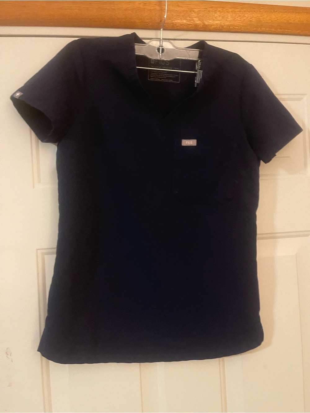FIGS Women’s Catarina One-Pocket Blue V-Neck Scrub Top Size XXS PO 2785 Navy